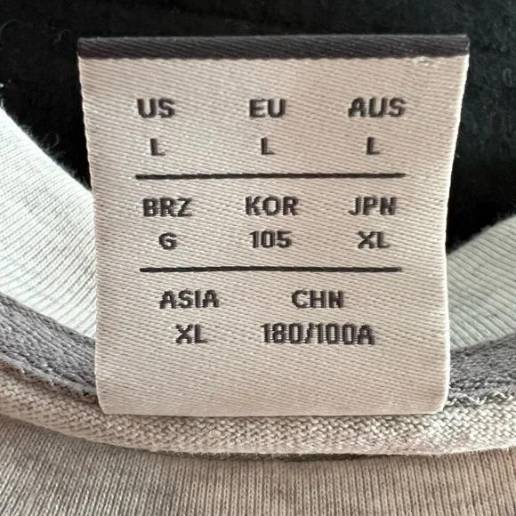 New Balance Athletics Shop Men’s Storefront Graphic Tee Dog Walking Gray Size L - Picture 10 of 11